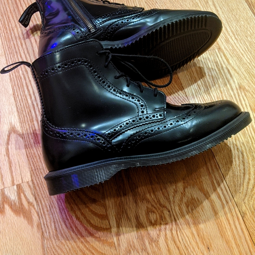 Dr Martens Delphine - black leather - 7 (7.5)